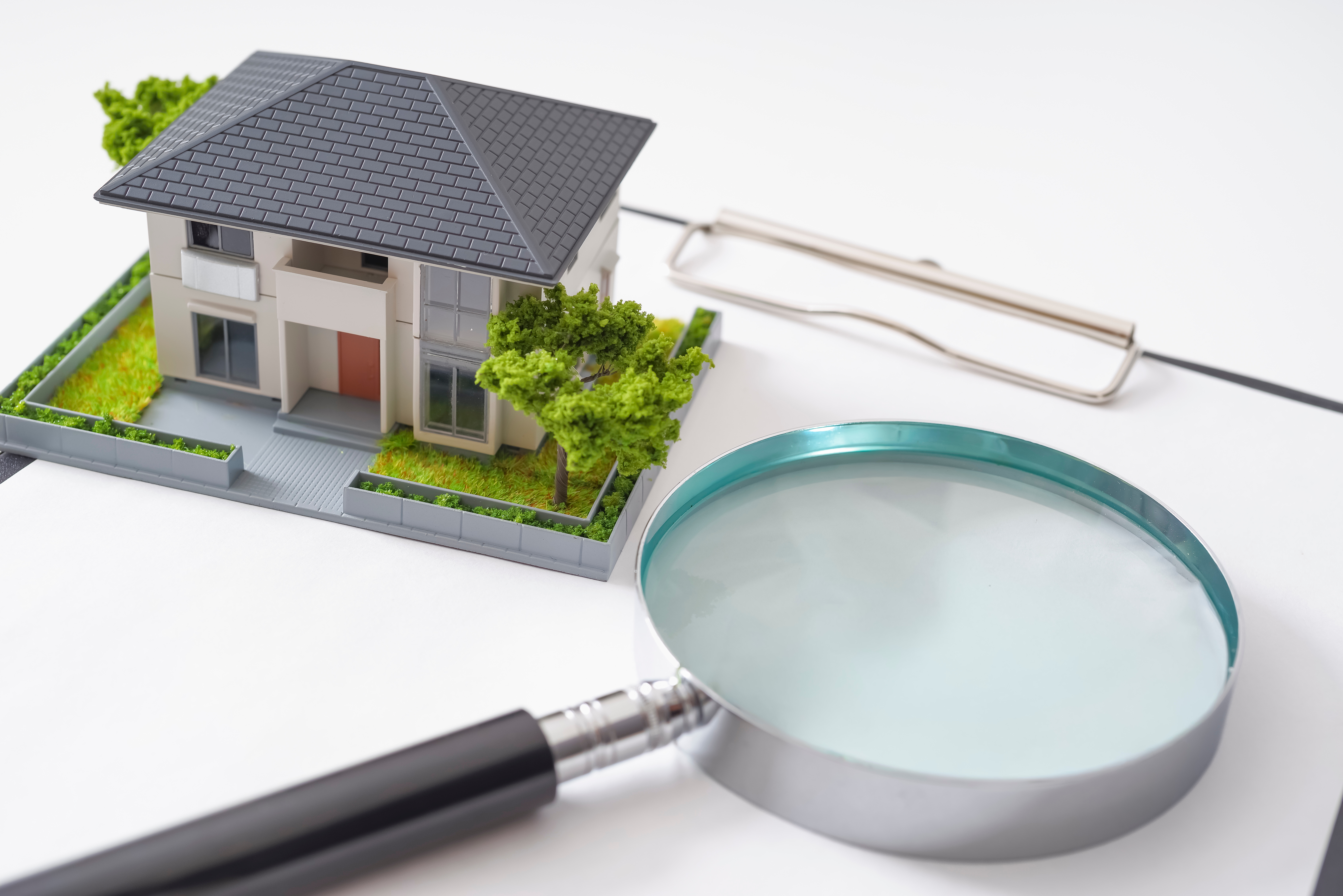 住宅ローンの審査金利とは?借入可能額への影響と主要銀行の基準一覧【年収別早見表】のアイキャッチ