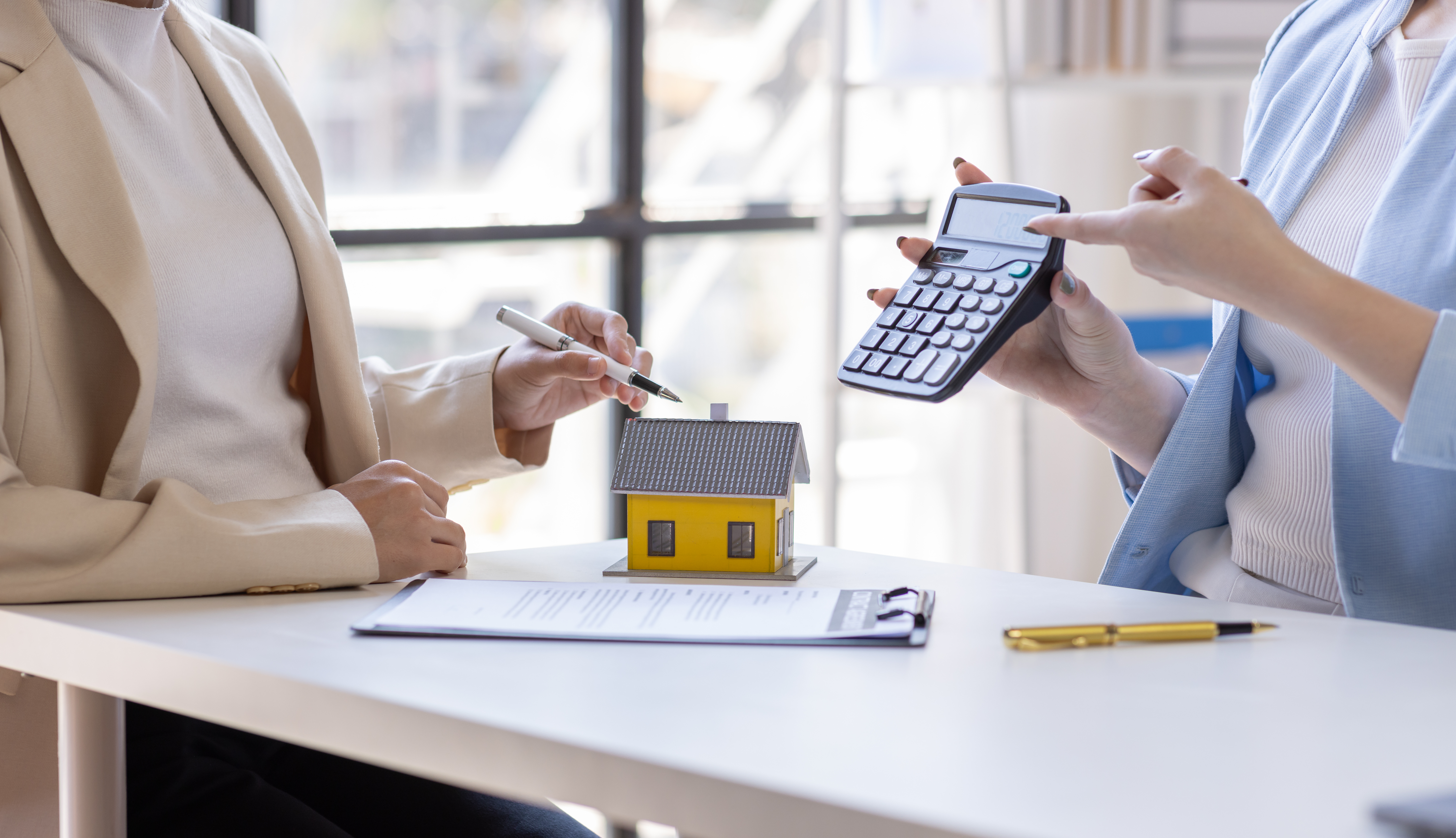 住宅ローン金利の平均は何％？変動・固定の相場比較と推移グラフでみんなの金利がわかるのアイキャッチ